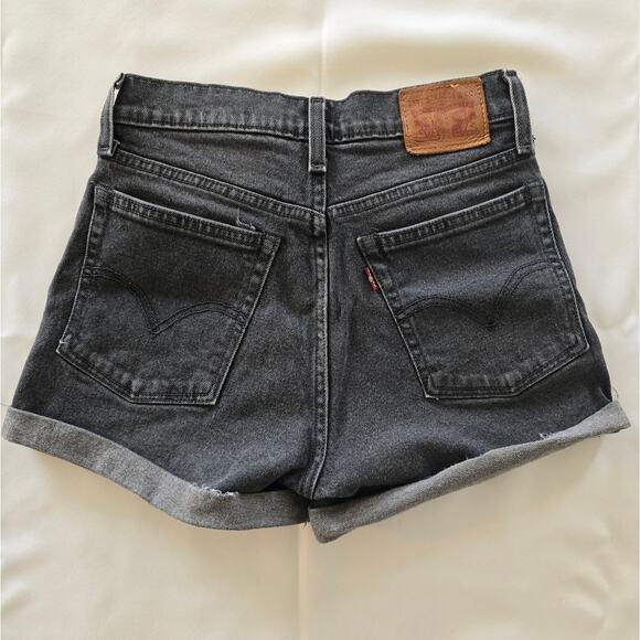 Levi’s High Rise Black Denim Shorts 26 Vintage Wash Roll Hem - Picture 4 of 4
